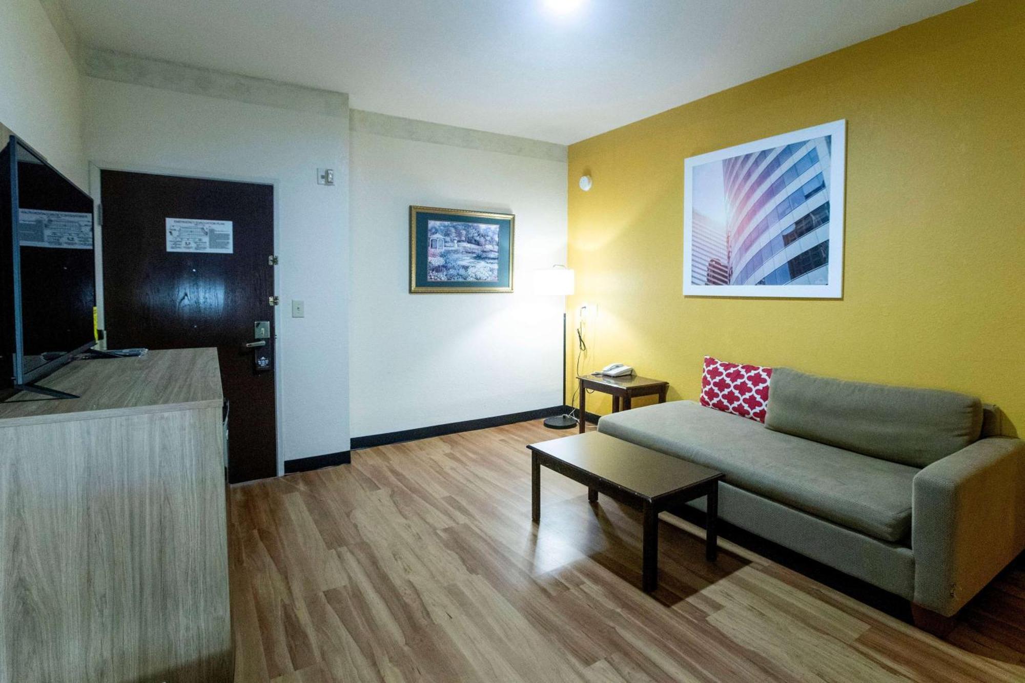 Days Inn & Suites By Wyndham Houston North/Aldine Экстерьер фото
