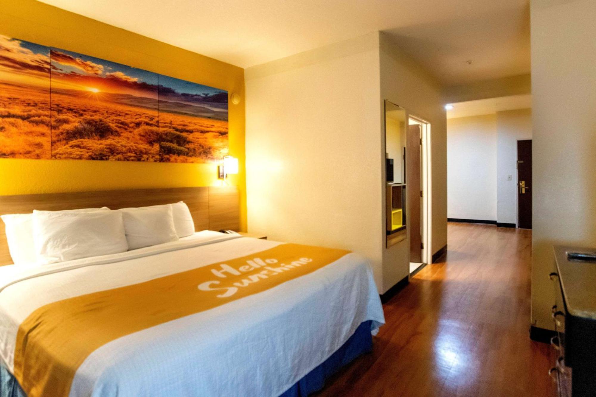 Days Inn & Suites By Wyndham Houston North/Aldine Экстерьер фото