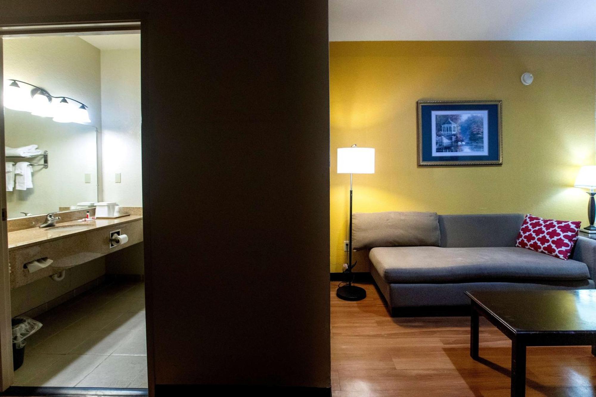 Days Inn & Suites By Wyndham Houston North/Aldine Экстерьер фото